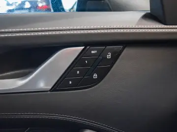 PORSCHE 992.2 Carrera Coupé-SPORT DESIGN-BOSE-20  21  RS