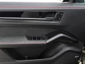 PORSCHE Cayenne Coupe GTS