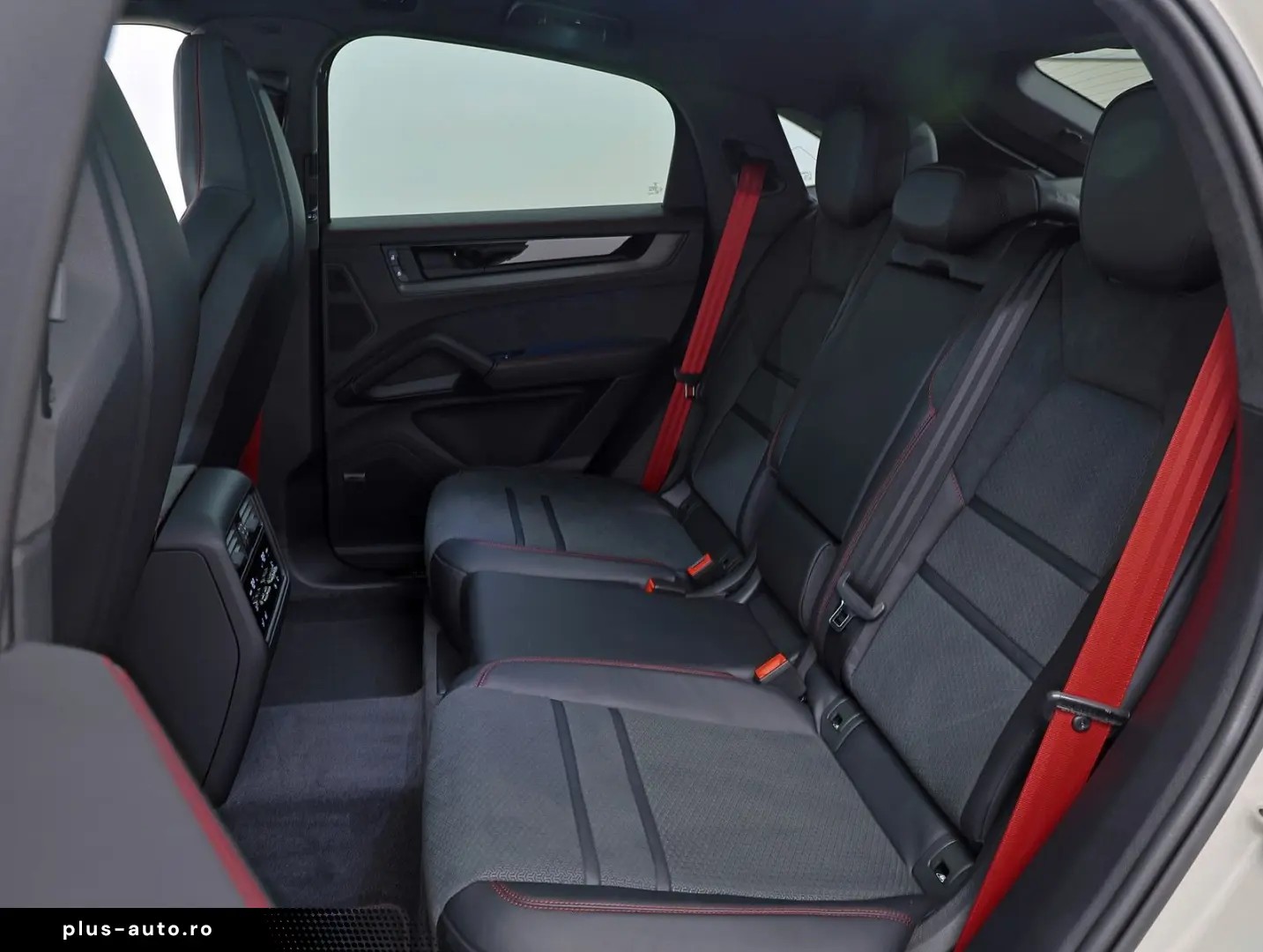 PORSCHE Cayenne Coupe GTS