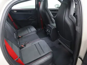 PORSCHE Cayenne Coupe GTS