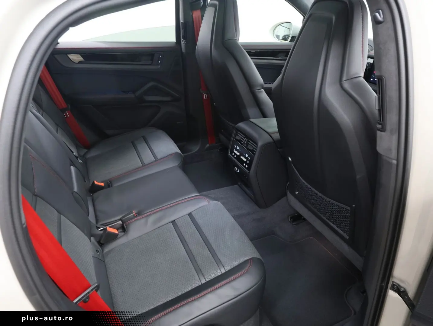 PORSCHE Cayenne Coupe GTS