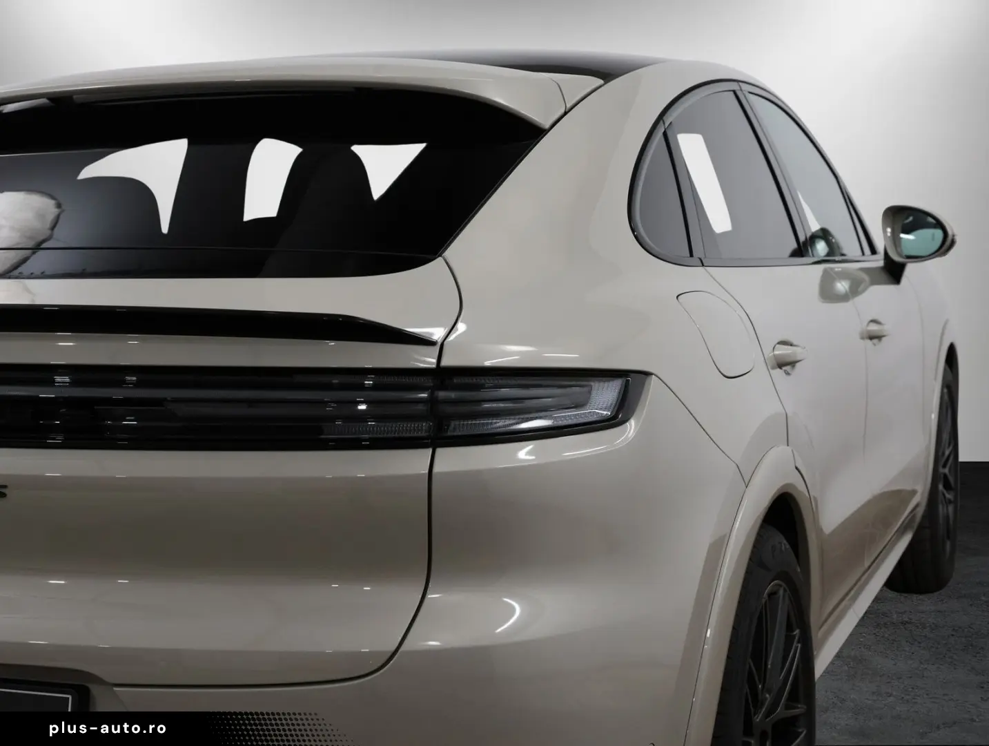 PORSCHE Cayenne Coupe GTS