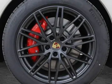 PORSCHE Cayenne Coupe GTS