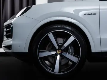 PORSCHE Cayenne E-Hybrid ACC PANO LUFT HUD BOSE 360