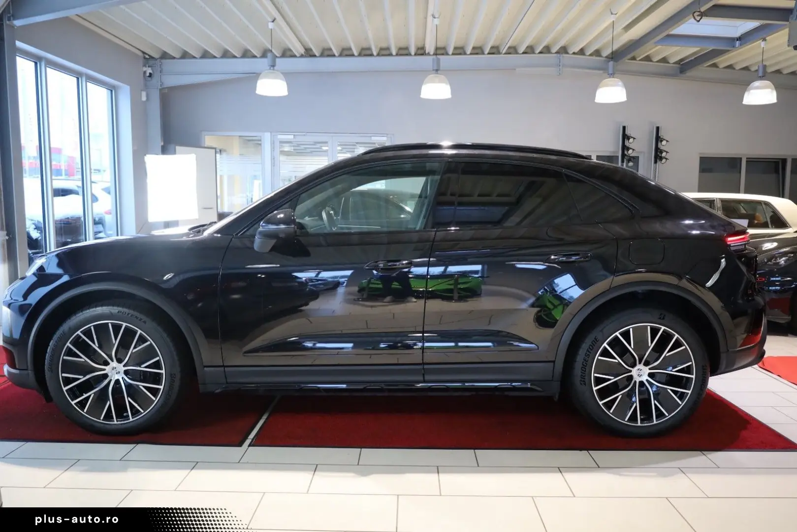 PORSCHE Macan Electric 4  AHK BOSE PANO