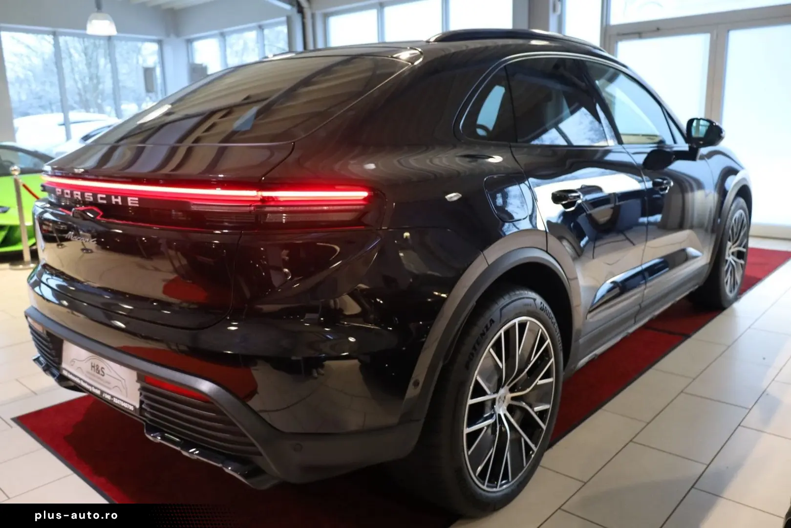PORSCHE Macan Electric 4  AHK BOSE PANO