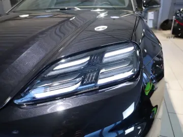 PORSCHE Macan Electric 4  AHK BOSE PANO