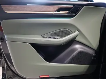 PORSCHE Macan Electric 4  AHK BOSE PANO