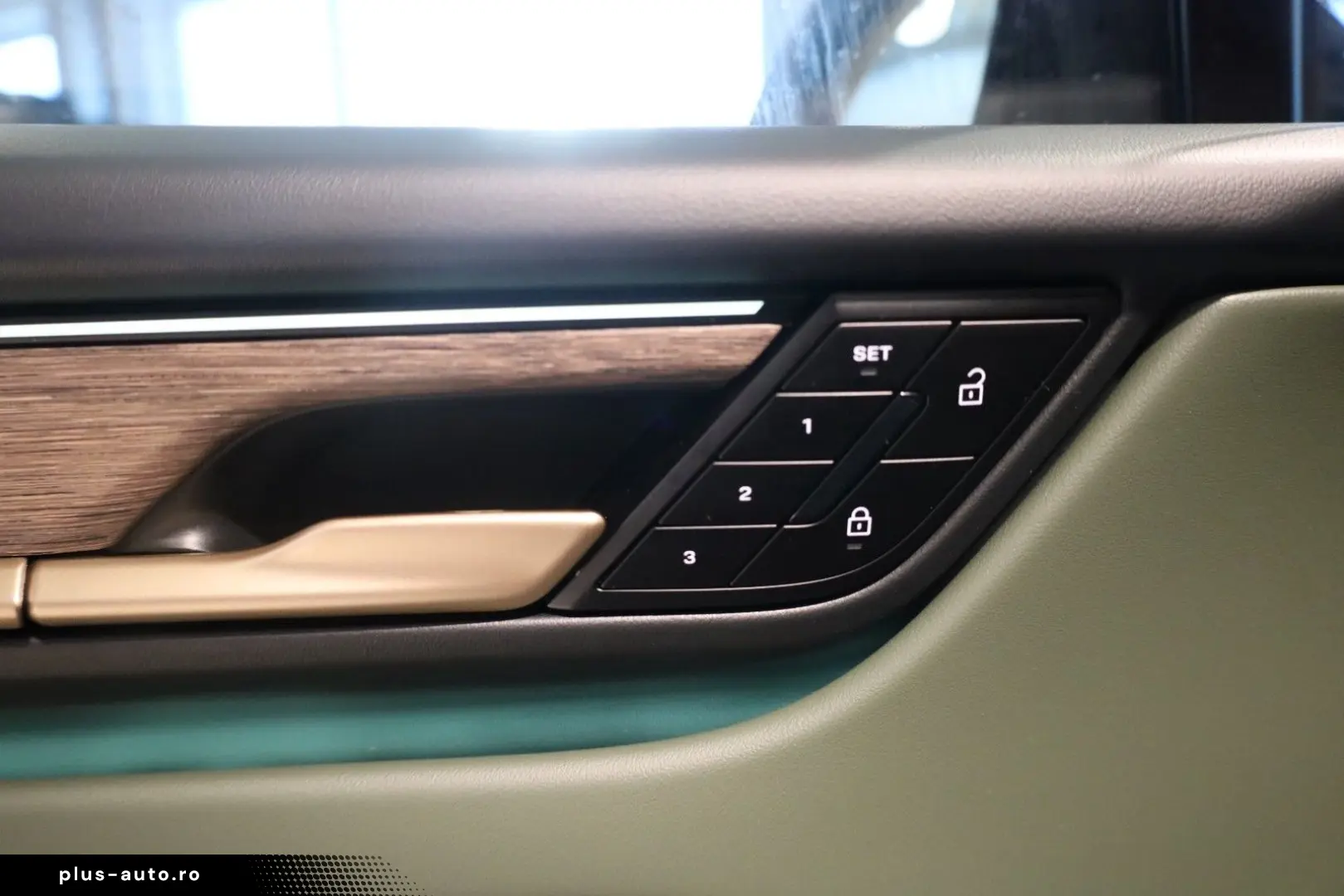 PORSCHE Macan Electric 4  AHK BOSE PANO