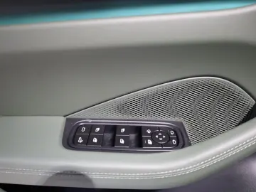 PORSCHE Macan Electric 4  AHK BOSE PANO