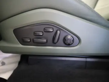 PORSCHE Macan Electric 4  AHK BOSE PANO