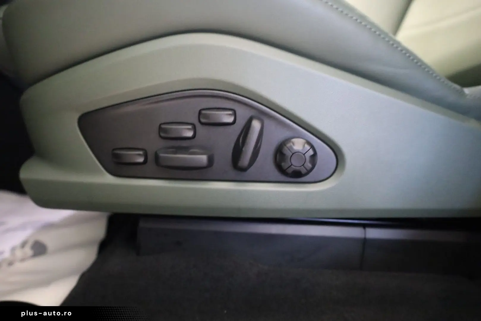 PORSCHE Macan Electric 4  AHK BOSE PANO