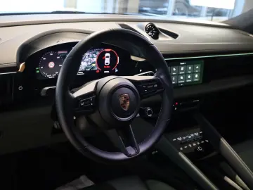 PORSCHE Macan Electric 4  AHK BOSE PANO