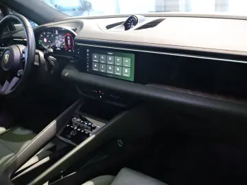 PORSCHE Macan Electric 4  AHK BOSE PANO