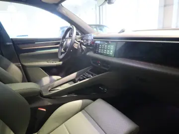 PORSCHE Macan Electric 4  AHK BOSE PANO