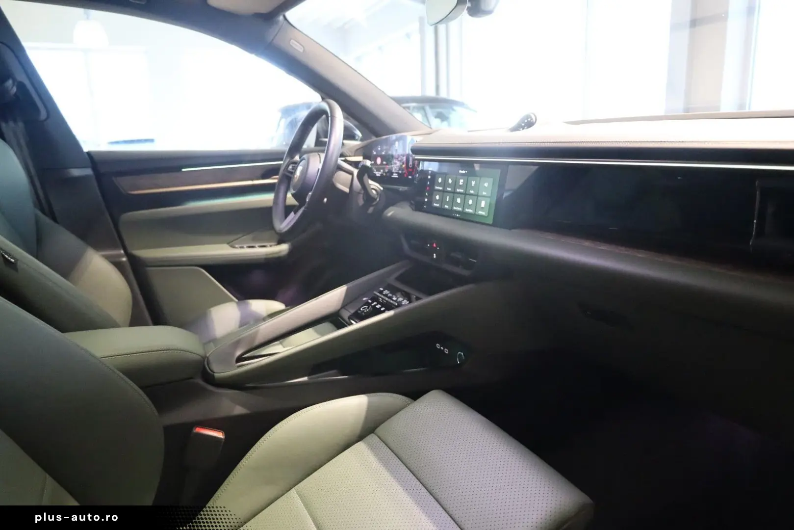 PORSCHE Macan Electric 4  AHK BOSE PANO