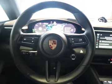 PORSCHE Macan Electric 4  AHK BOSE PANO