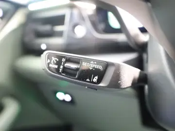 PORSCHE Macan Electric 4  AHK BOSE PANO