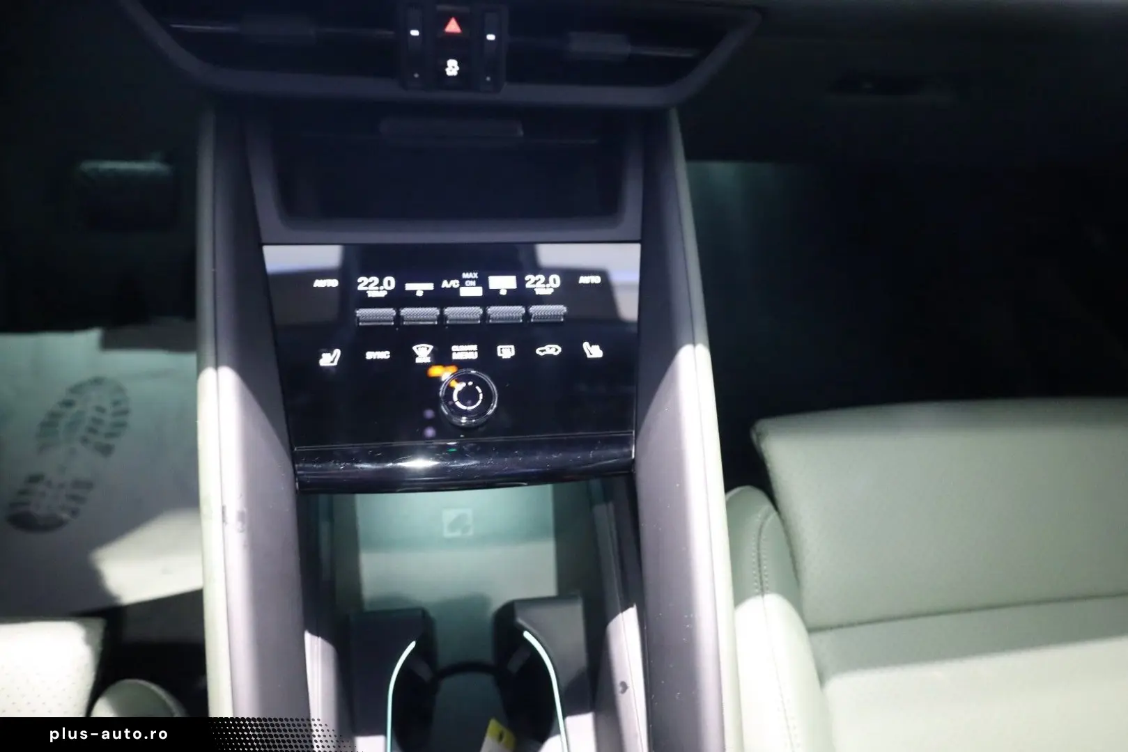 PORSCHE Macan Electric 4  AHK BOSE PANO