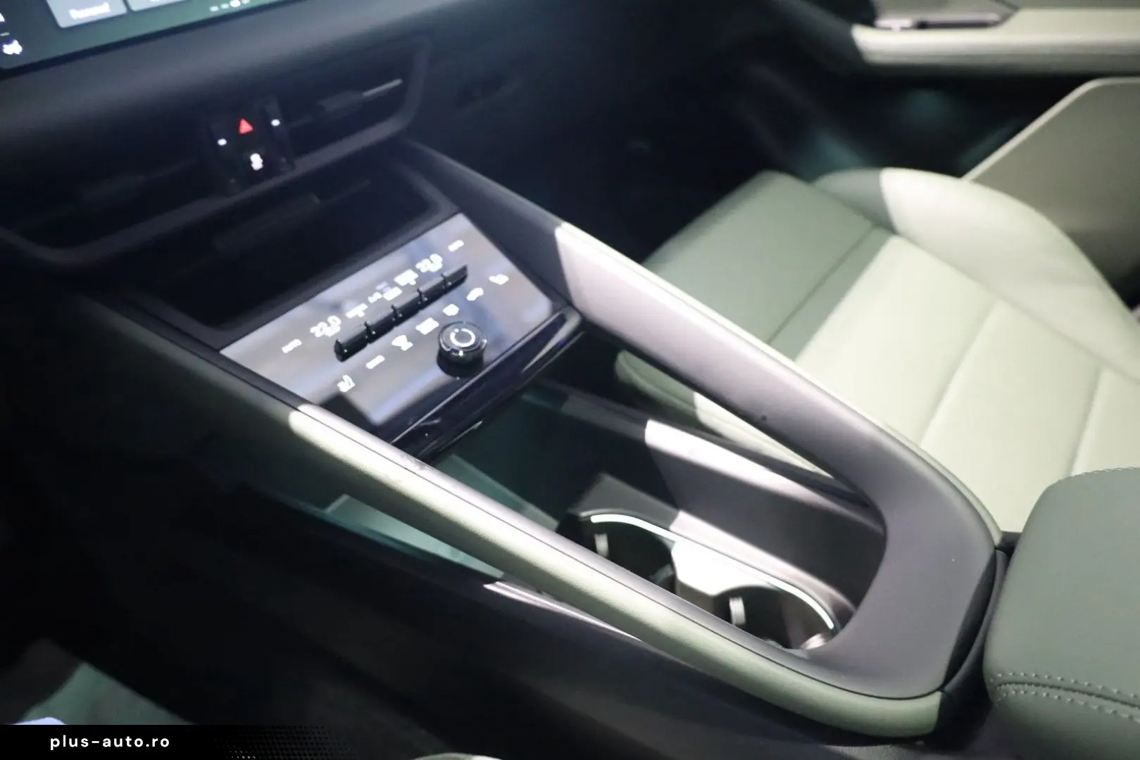 PORSCHE Macan Electric 4  AHK BOSE PANO