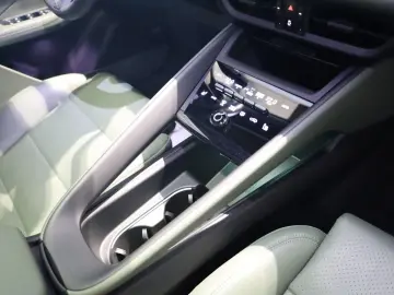 PORSCHE Macan Electric 4  AHK BOSE PANO