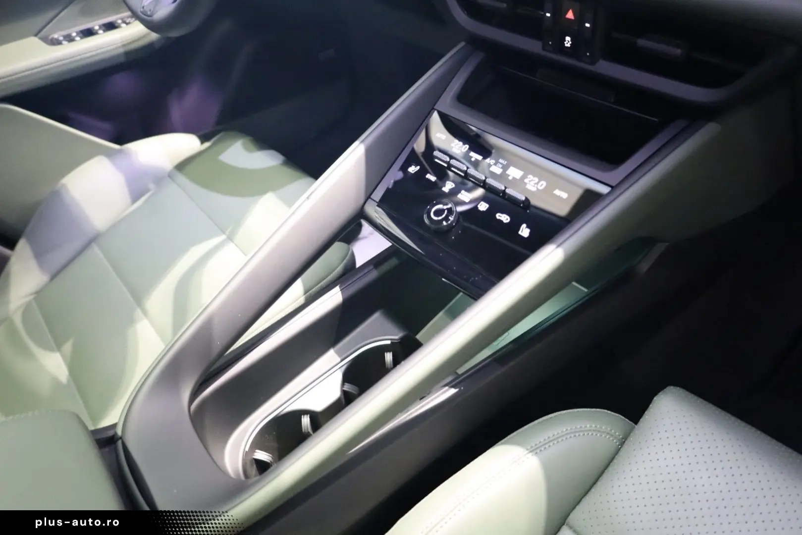 PORSCHE Macan Electric 4  AHK BOSE PANO