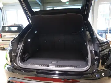 PORSCHE Macan Electric 4  AHK BOSE PANO