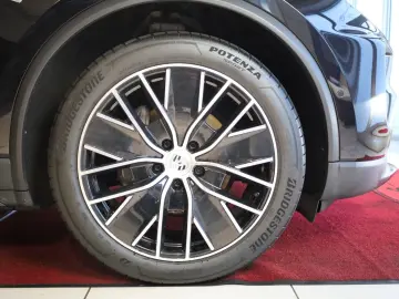 PORSCHE Macan Electric 4  AHK BOSE PANO