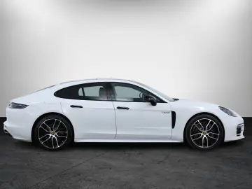 PORSCHE Panamera 4 E-Hybrid Platinum Edition