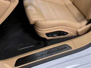 PORSCHE Panamera 4 E-Hybrid Platinum Edition