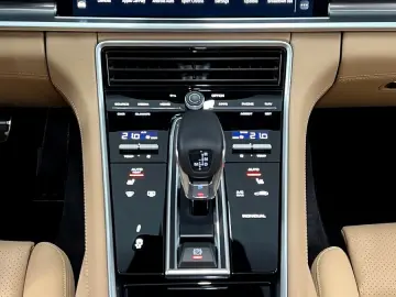 PORSCHE Panamera 4 E-Hybrid Platinum Edition