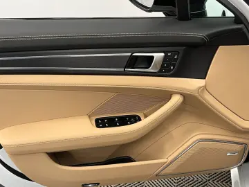 PORSCHE Panamera 4 E-Hybrid Platinum Edition