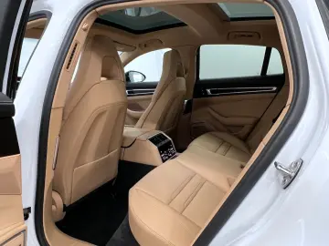 PORSCHE Panamera 4 E-Hybrid Platinum Edition