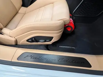 PORSCHE Panamera 4 E-Hybrid Platinum Edition