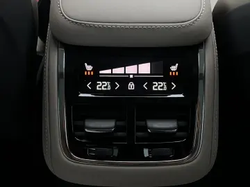 VOLVO XC90 T8 Ultra Bright Facelift Plug in Hybrid