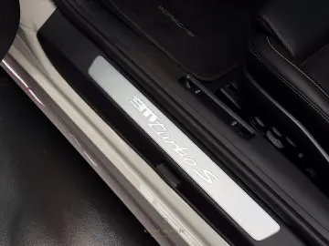 PORSCHE 911 TURBO S SPORTDESIGN LIFT PANO BURM APP 04 27