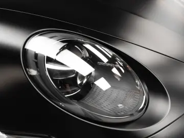 PORSCHE 911 Carrera 4 GTS