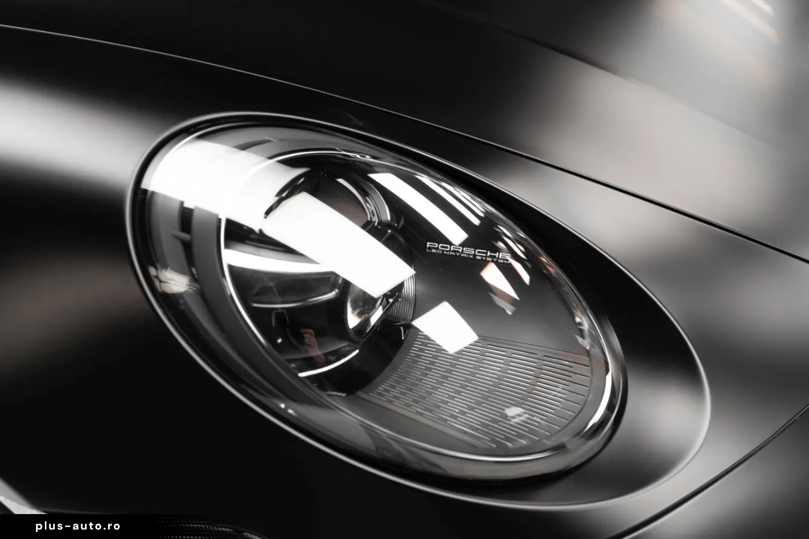 PORSCHE 911 Carrera 4 GTS