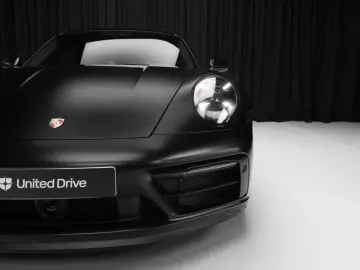 PORSCHE 911 Carrera 4 GTS