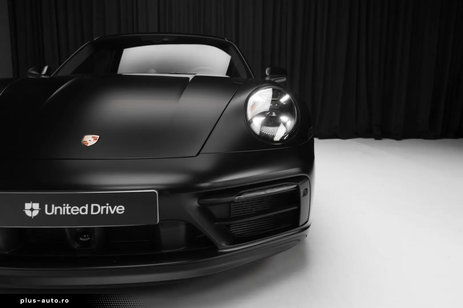 PORSCHE 911 Carrera 4 GTS