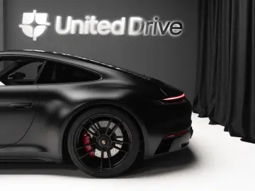 PORSCHE 911 Carrera 4 GTS