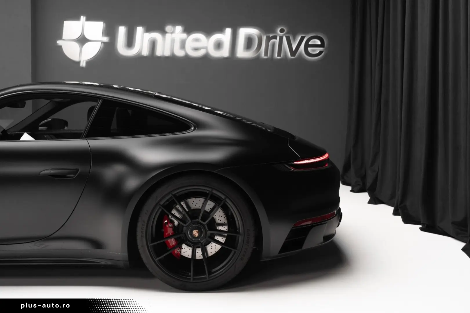 PORSCHE 911 Carrera 4 GTS