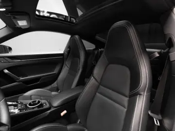 PORSCHE 911 Carrera 4 GTS