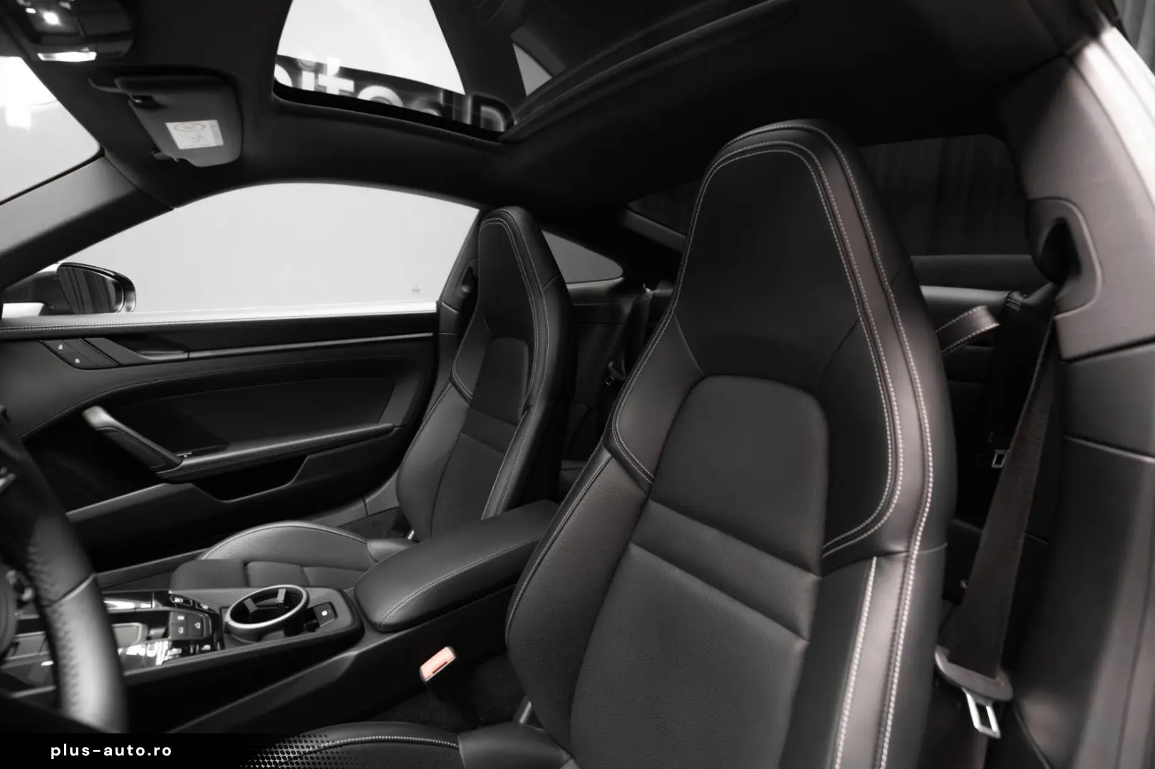 PORSCHE 911 Carrera 4 GTS