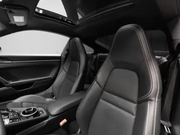 PORSCHE 911 Carrera 4 GTS