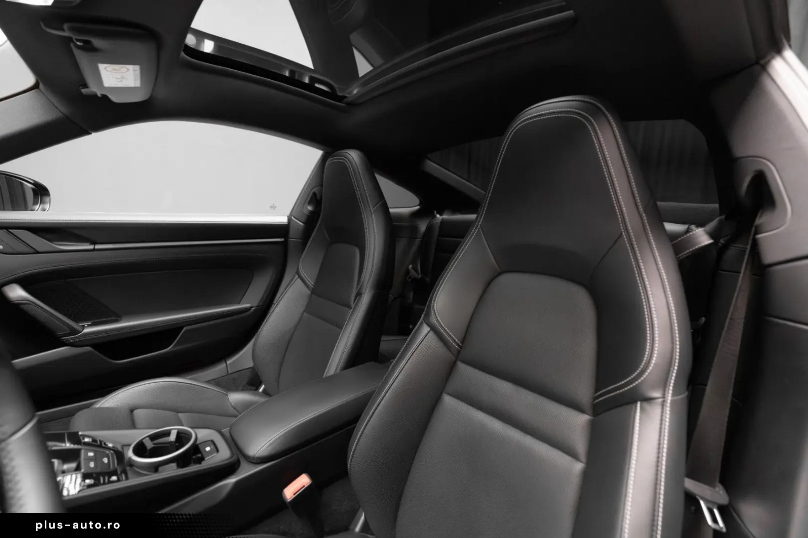 PORSCHE 911 Carrera 4 GTS