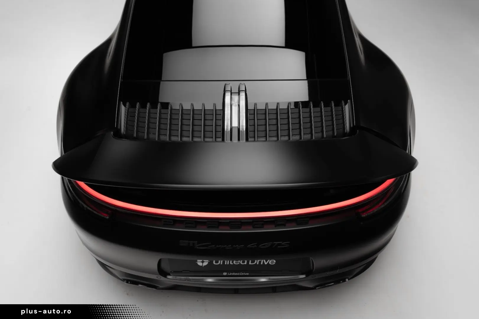 PORSCHE 911 Carrera 4 GTS