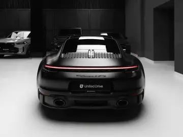 PORSCHE 911 Carrera 4 GTS