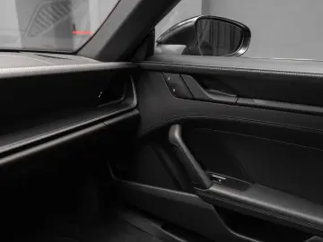 PORSCHE 911 Carrera 4 GTS