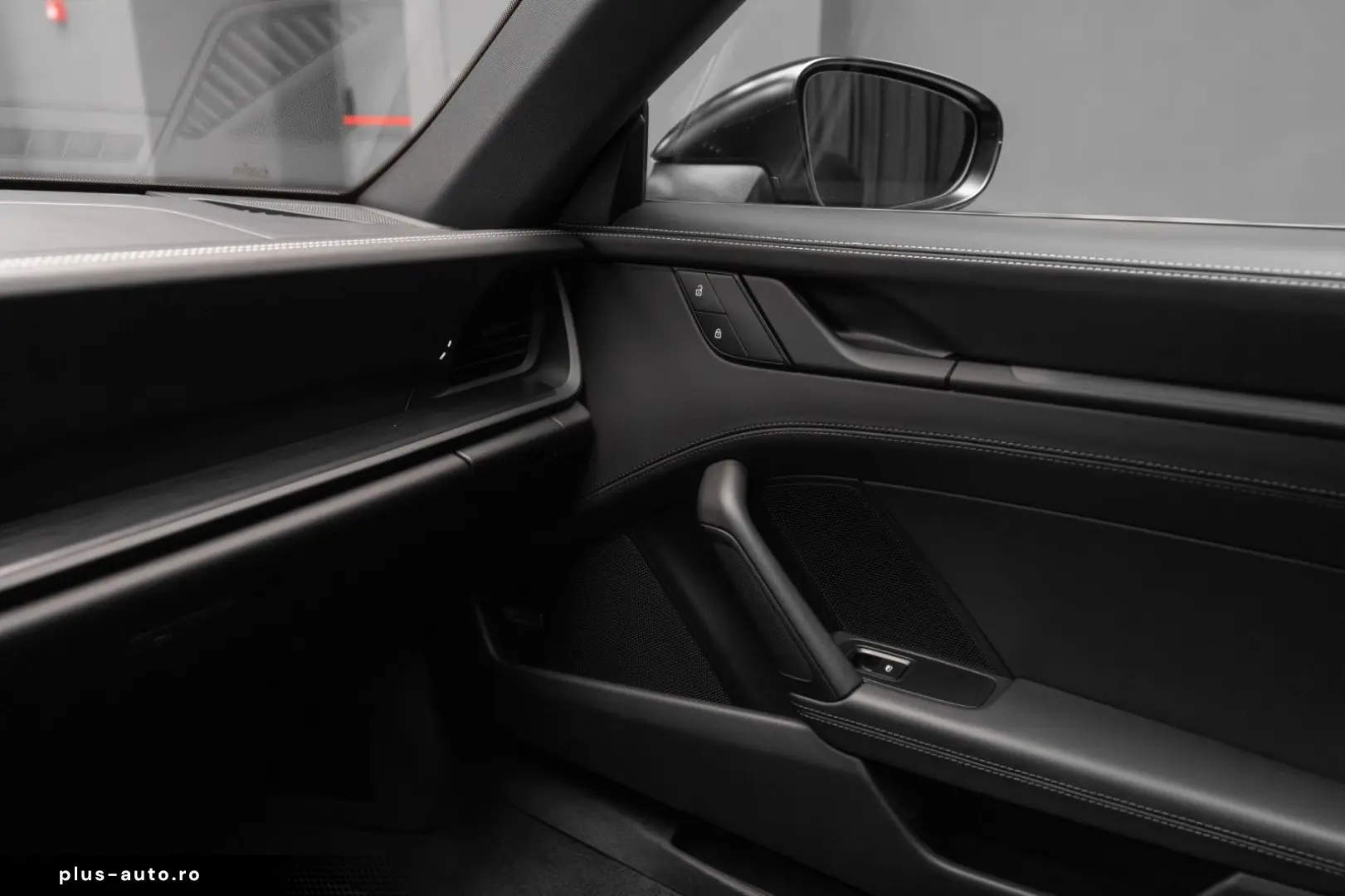 PORSCHE 911 Carrera 4 GTS